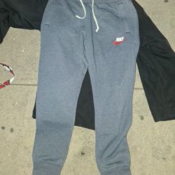 Tommy Hilfiger Joggers ( MENS, LARGE )