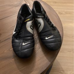 Total 90 Soccer Cleats 