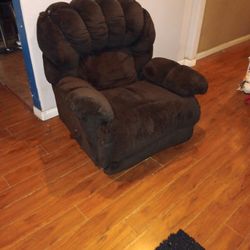 BROWN RECLINER CHAIR