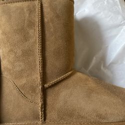BRAND NEW WOMENS SIZE 8 UGGS 