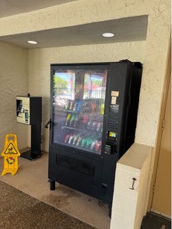 Usi wittern glass front combo vending machine