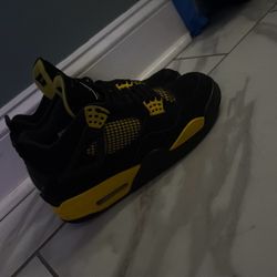 Jordan 4 Yellow Thunder’s 