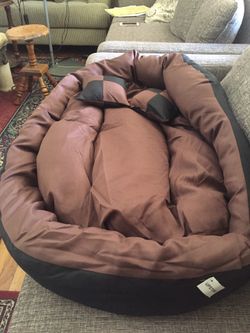 Brand New Pet Bed with stuffed Cushion and two pillows dimensions 32” L x 26” width