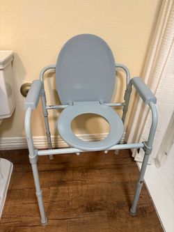 FREE Commode  must pick up 8/15
