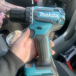 Makita Drill with battery 