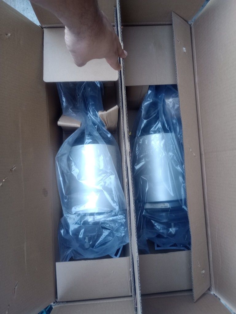 2006-2016 Lincoln Navigator Air Suspension Shocks
