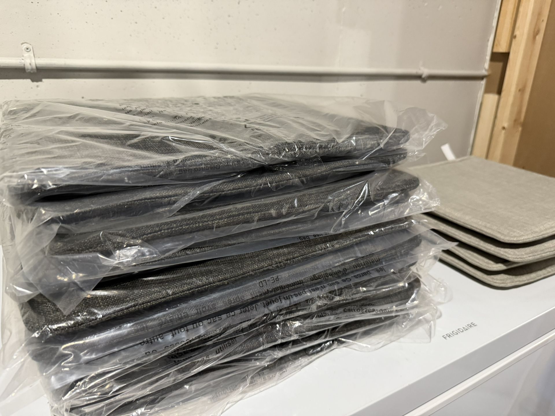 14 Dining chair seat cushions