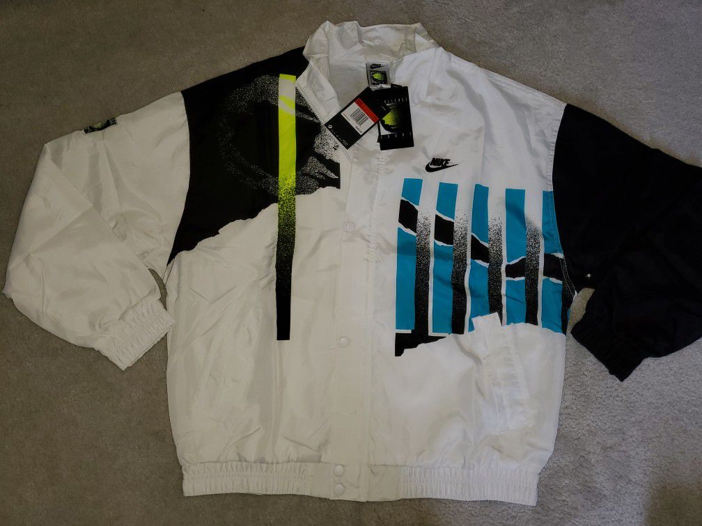 Nike Challenge Court Jacket 2020 Size L CQ9184-101 for Sale in Indianapolis, IN - OfferUp