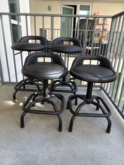 4 hydraulic stools