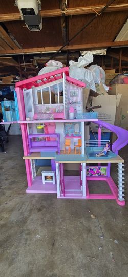 Barbie Dream House And Accesories 
