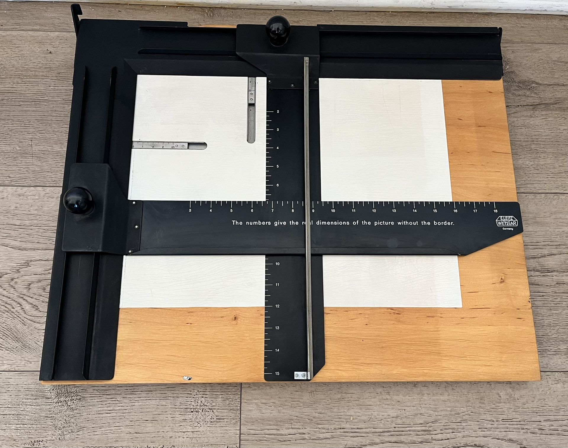 LEITZ WETZLAR ADJUSTABLE LARGE ENLARGING EASEL 18"X15" MADE IN GERMANY LEICA