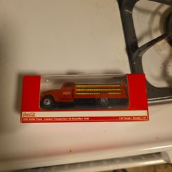 1/87 scale die-cast model of a 1937 Coca-Cola Bottle Truck