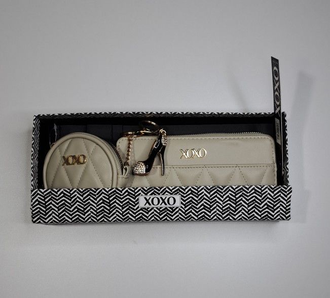 XOXO Wristlet 