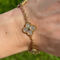 18k yellow gold Van cleef Alhambra style diamond 5 motifs clover shape stone bracelet