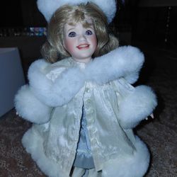 Lawton Doll Katrena 2002 UFDC Porcelain Collector Doll – Boxed⁷