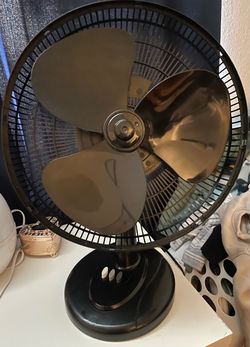 Fairly new table fan, wide coverage