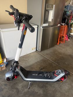 NIU kqi 300x Electric Scooter new