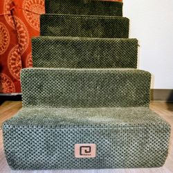 Pet  5 Step Stairs,  Like New,  My Lil York  Won't  Climb  On It