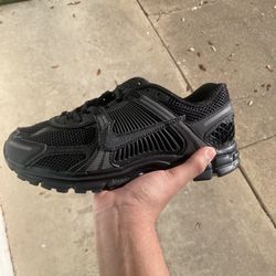 Nike Vomero 5 All Black