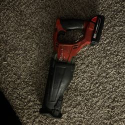 Milwaukee saw with battery and charger 