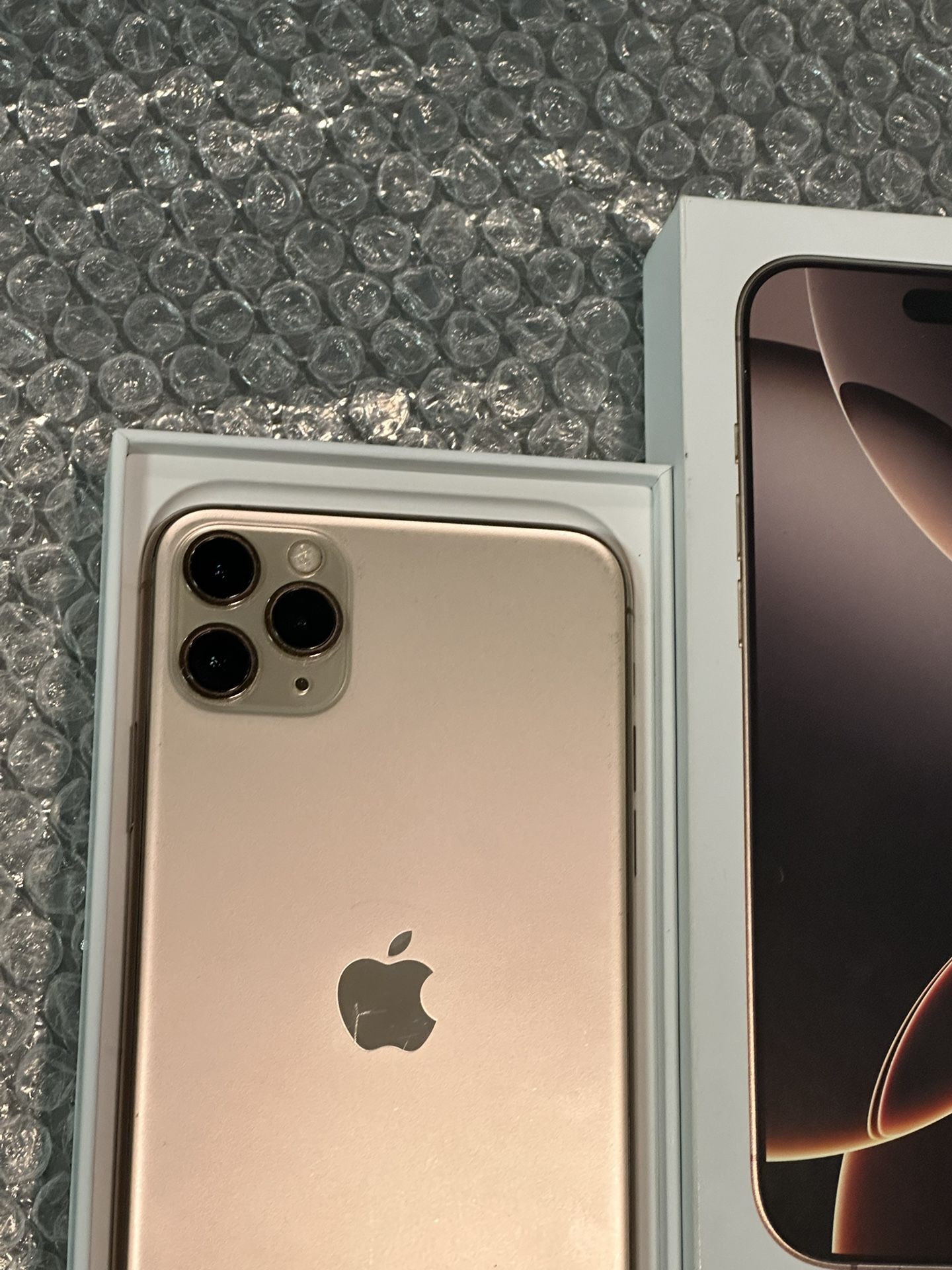 iPhone 11 PRO MAX 512GB Gold UNLOCKED