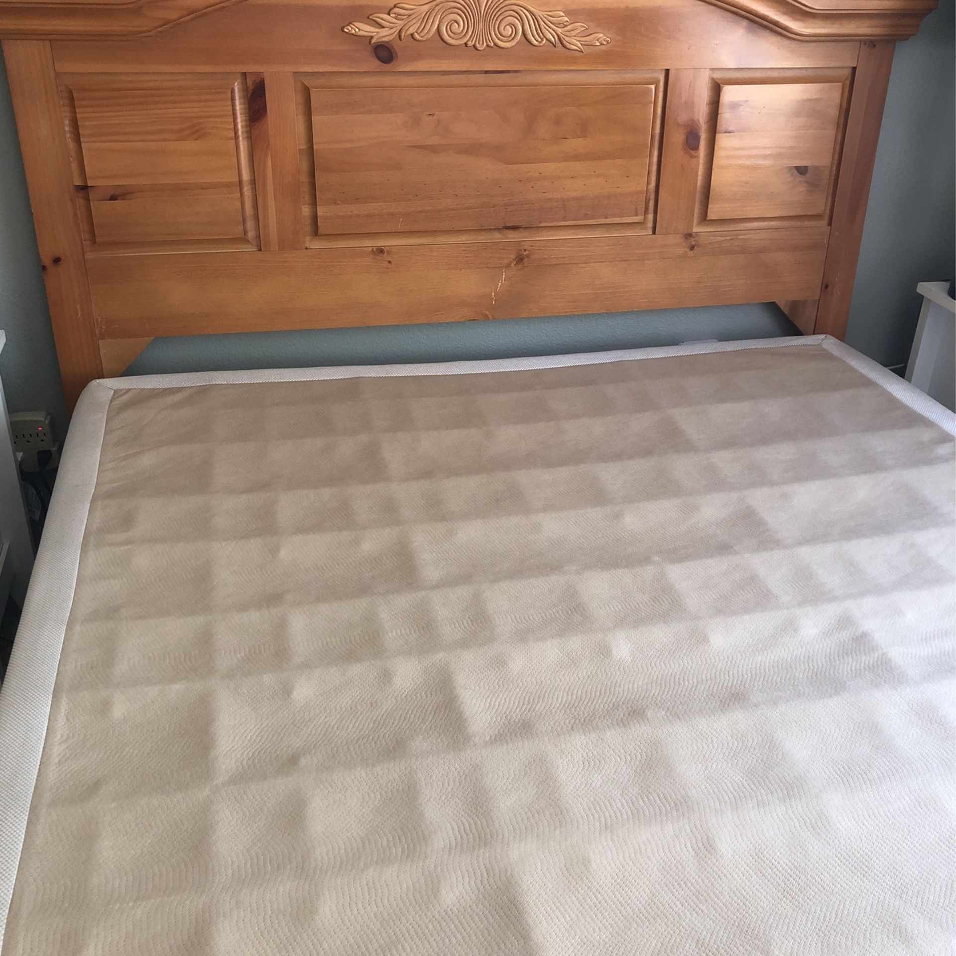 Broyhill Fontana Queen Headboard ,Footboard & Frame for Sale in Cave