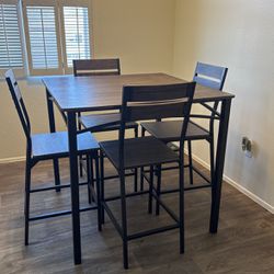 Dinning Set With It’s 4 Chairs Perfect Condition