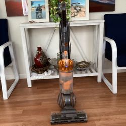 Dyson vacuum cleaner excellent condition works perfect