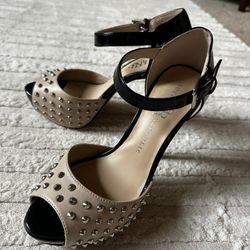 Rock And Republic Black And Creme Heels