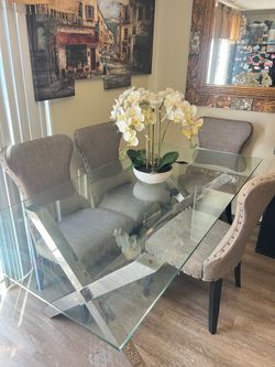 Glass Dining table  for 6 or 8 chairs  Chrome Legs