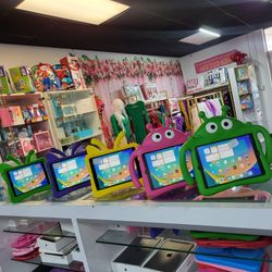 Ipad 5ta Generation 32gb Actualization 17.    https://offerup.com/redirect/?o=SXBhZC5jYXNl Charger Included $175