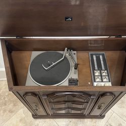 Record Player & Radio 