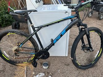 BICICLETA DE ALUMINIO GT CON SU ASIENTO ORIGINAL SUZE 29