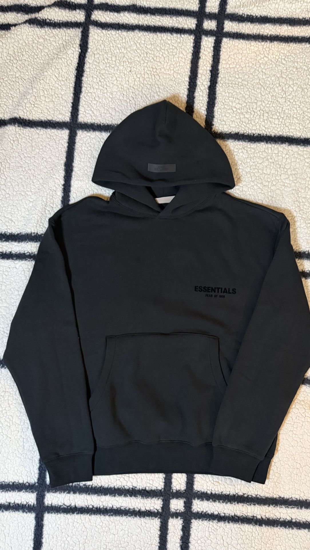 BLACK ESSENTIALS HOODIE