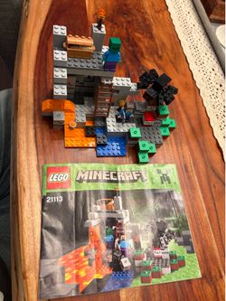 Used RETIRED Minecraft Lego set 21113 with instructions 100% complete