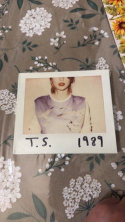Taylor Swift 1989 with Polaroids