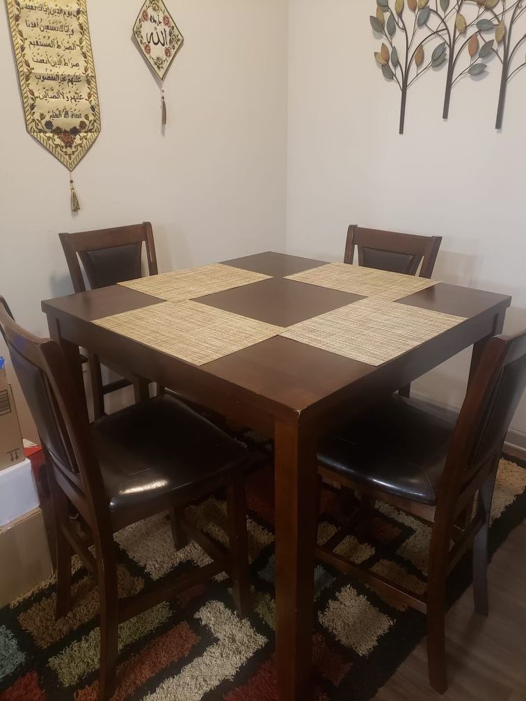 Wooden Dining Table SET (rug/chair/placements)