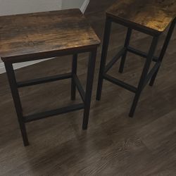 Moving Sale !! 2 Bar Stools 