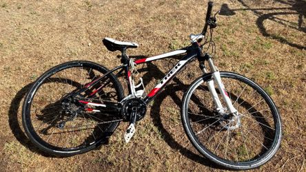 Trek 8.3 DS Hybrid Bike