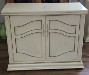 Vintage 1970s Thomasville French Provincial Flip-Top Buffet .
