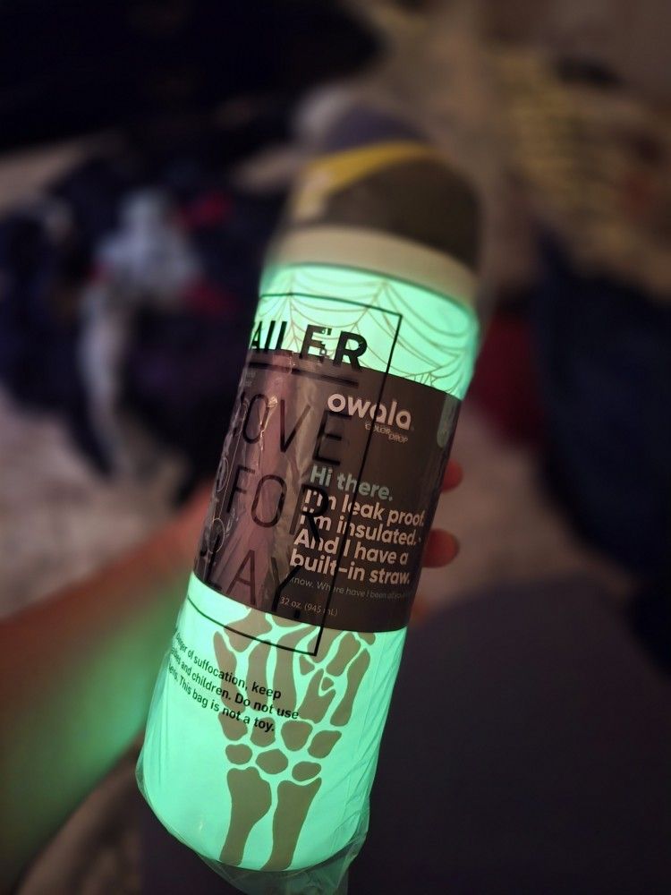 Owala Boo-Ya Glow-in-the-Dark Color Drop 32 oz Freesip Halloween Bottle