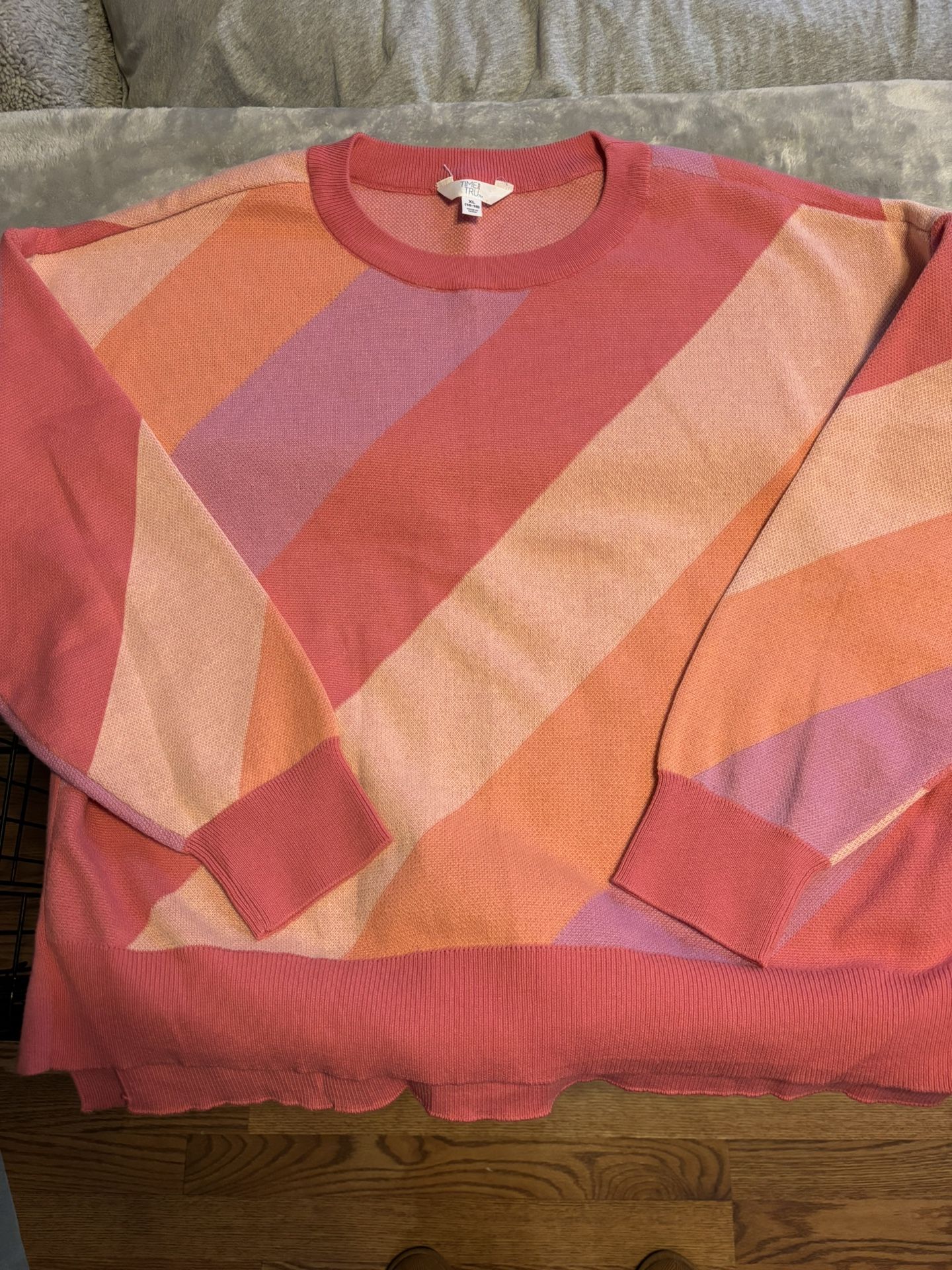Women’s sweater. Pink sweater. Large