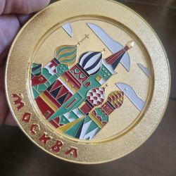 Souvenir decorative plate metal. City Moscow- Kremlin,Soviet Vintage.diameter 12
