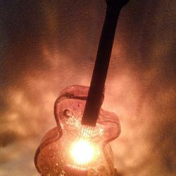 AMBER GLASS GUITAR LAMP