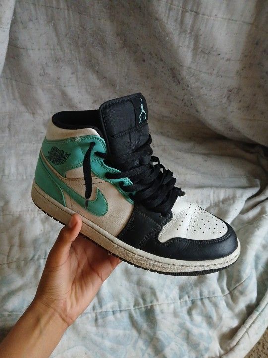 Air Jordan 1 Mid, Tropical Twist Igloo