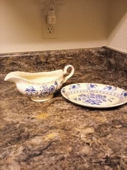 Vintage Gravy Bowl Set