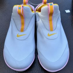 Women’s Nike shoes