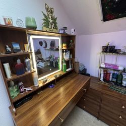 Vanity desk w/ storage