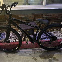 Crew G29 bike with maxxis hookworms