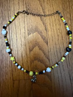 HOT TOPIC Bee  Necklace